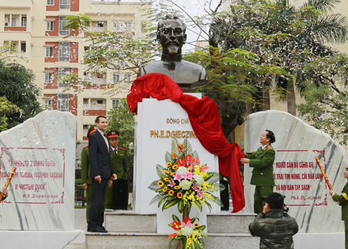 Công trình Tượng đài nhà cách mạng Ph.D.Dgiec-zen-xki là địa chỉ đỏ trong công tác giáo dục truyền thống tại Học viện CSND